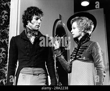 RICHARD CHAMBERLAIN comme Lord Byron et SARAH MILES comme Lady Caroline Lamb dans LADY CAROLINE LAMB 1972 réalisateur / écrivain ROBERT BOLT costume conception David Walker musique Richard Rodney Bennett direction artistique Carmen Dillon coproduction British-Italian Pulsar Productions / vies Cinematografica / G.E.C. / Divertissement de demain / MGM-EMI Banque D'Images