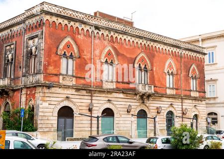Palais néogothique Antonio Cardile, île de Syracuse Ortigia, Sicile, Italie. Banque D'Images