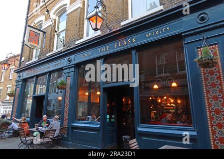 Extérieur de la maison publique Flask sur Flask Walk à Hampstead, au nord de Londres Banque D'Images