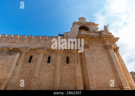 Vestiges du temple dorique grec incorporé dans le mur de la cathédrale de Syracuse (Duomo di Siracusa), formellement la Catedrale Metropolitana della Banque D'Images