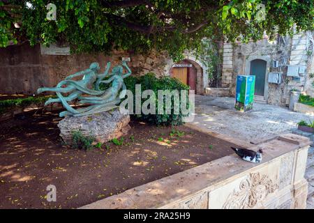 Fonte Aretusa, Syracuse. La Fontaine d'Aretusa (fonte Aretusa), est une source naturelle sur l'île d'Ortygia (Ortiga) dans le centre historique de S. Banque D'Images