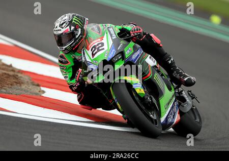 Alex Lowes, pilote de course Kawasaki pendant la première journée de pratique du Championnat du monde FIM Superbike 2023 à Donington Park, Derby. Date de la photo: Vendredi 30 juin 2023. Banque D'Images