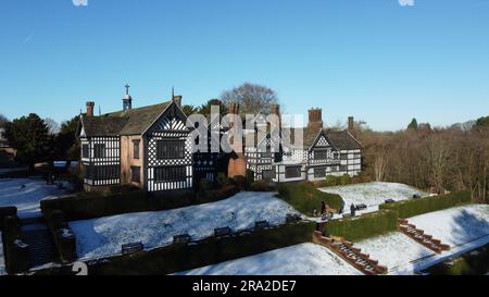 Bramall Hall dans la neige Banque D'Images