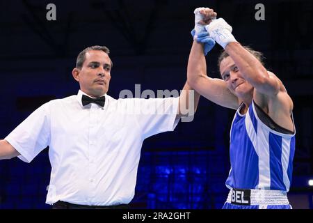 Cracovie, Pologne. 30th juin 2023. Le Boxer belge Oshin Derieuw célèbre après avoir remporté un combat en demi-finale lors de la compétition de boxe féminine -66kg aux Jeux européens de Cracovie, en Pologne, le vendredi 30 juin 2023. Les Jeux européens de 3rd, officieusement connus sous le nom de Cracovie-Malopolska 2023, sont des manifestations sportives internationales prévues du 21 juin au 02 juillet 2023 à Cracovie et à Malopolska, en Pologne. BELGA PHOTO LAURIE DIEFFEMBACQ crédit: Belga News Agency/Alay Live News Banque D'Images