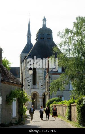 France, Loiret, Vallée de la Loire classée au patrimoine mondial par l'UNESCO, Saint Benoit sur Loire, Abbaye bénédictine de Saint Benoit sur Loire ou Abbaye Fleury, le porche-tour Banque D'Images