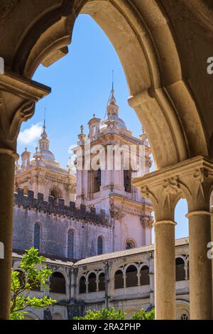 Portugal, région centrale, Alcobaça, Santa Maria du monastère d'Alcobaça fondé au 12th siècle par le roi Alfonso I, chef-d'œuvre de l'art gothique cistercien et site classé au patrimoine mondial de l'UNESCO, Cloister Dom Dinis ou Cloister of Silence Banque D'Images