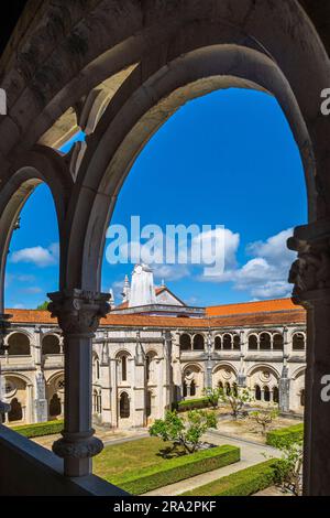 Portugal, région centrale, Alcobaça, Santa Maria du monastère d'Alcobaça fondé au 12th siècle par le roi Alfonso I, chef-d'œuvre de l'art gothique cistercien et site classé au patrimoine mondial de l'UNESCO, Cloister Dom Dinis ou Cloister of Silence Banque D'Images