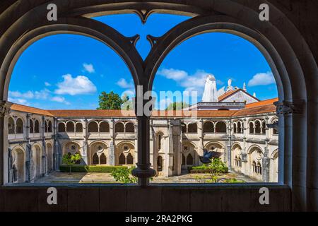 Portugal, région centrale, Alcobaça, Santa Maria du monastère d'Alcobaça fondé au 12th siècle par le roi Alfonso I, chef-d'œuvre de l'art gothique cistercien et site classé au patrimoine mondial de l'UNESCO, Cloister Dom Dinis ou Cloister of Silence Banque D'Images