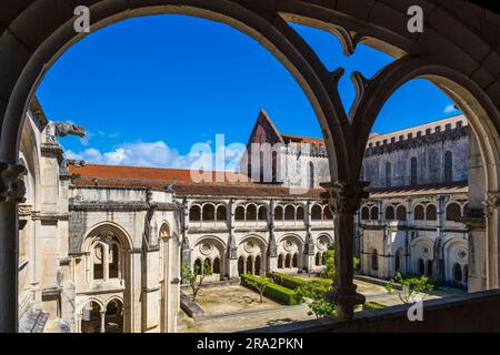 Portugal, région centrale, Alcobaça, Santa Maria du monastère d'Alcobaça fondé au 12th siècle par le roi Alfonso I, chef-d'œuvre de l'art gothique cistercien et site classé au patrimoine mondial de l'UNESCO, Cloister Dom Dinis ou Cloister of Silence Banque D'Images