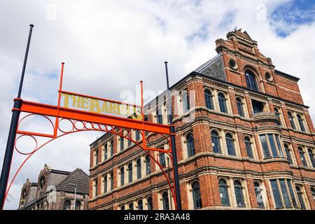 Panneau métallique au-dessus de l'entrée du célèbre marché, le Barras, Calton District, Glasgow, Écosse, ROYAUME-UNI Banque D'Images