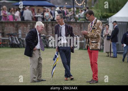 Henley-on-Thames, Oxfordshire, Royaume-Uni. 30th juin 2023. Régate royale de Henley - troisième jour. L'un des points forts du calendrier social et sportif de l'été, Henley Regatta attire des milliers de visiteurs à plus de 300 courses de niveau international, qui peuvent inclure des rameurs olympiques, ainsi que des équipages nouveaux à l'événement. Credit: Guy Corbishley/Alamy Live News Banque D'Images