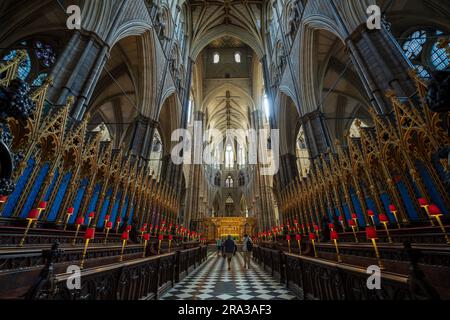 Abbaye de Westminster, chœur vers le Haut-autel. L'abbaye est le lieu de sépulture de plus de 3 300 personnes, y compris les monarques et les premiers ministres. Liste des buckets ! Banque D'Images