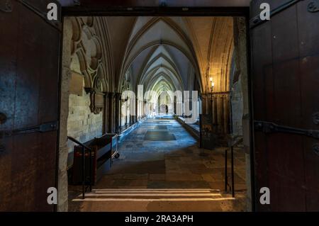 Intérieur des cloîtres de l'abbaye de Westminster à Londres. L'abbaye de Westminster est un site classé au patrimoine mondial de l'UNESCO et un Trésor historique, un site incontournable. Banque D'Images