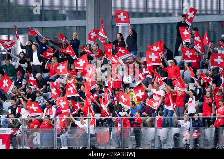Biel, Suisse. 30th juin 2023. Suisse, Bienne, 30 juin 2023: Fans de Suisse pendant le match international de football amical entre la Suisse et la Zambie à Tissot Arena à Bienne, Suisse. (Daniela Porcelli/SPP) crédit: SPP Sport presse photo. /Alamy Live News Banque D'Images