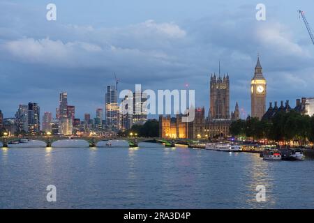 Le Palais de Westminster est le lieu de rencontre du Parlement du Royaume-Uni et est situé à Londres, en Angleterre Banque D'Images