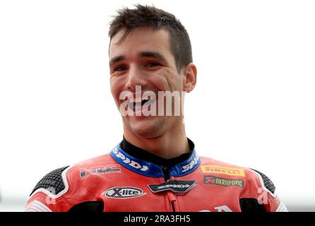 Le pilote de l'équipe HRC Iker Lecuona pendant la deuxième séance d'entraînement le premier jour du Championnat du monde FIM Superbike 2023 à Donington Park, Derby. Date de la photo: Vendredi 30 juin 2023. Banque D'Images