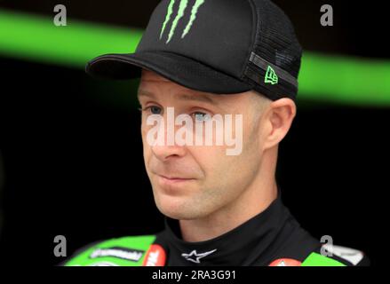 Jonathan Rea, pilote de course Kawasaki pendant l'entraînement deux le premier jour du Championnat du monde FIM Superbike 2023 à Donington Park, Derby. Date de la photo: Vendredi 30 juin 2023. Banque D'Images