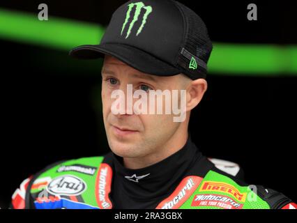 Jonathan Rea, pilote de course Kawasaki pendant l'entraînement deux le premier jour du Championnat du monde FIM Superbike 2023 à Donington Park, Derby. Date de la photo: Vendredi 30 juin 2023. Banque D'Images