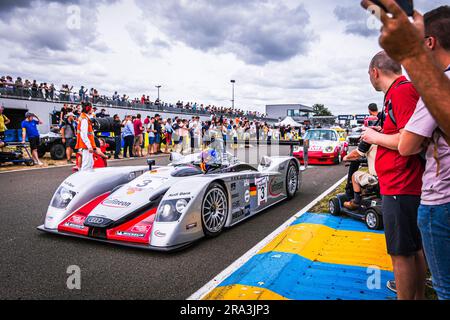 Le Mans, France. 30th juin 2023. 03 MARIS (fra), Audi R8 LMP, 2002, ambiance au Mans Classic 2023 de 1 juillet à 3, 2023 sur le circuit des 24 heures du Mans, au Mans, France - photo Damien Saulnier/DPPI crédit: DPPI Media/Alay Live News Banque D'Images