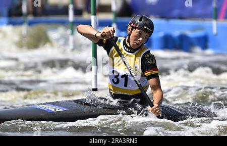 Cracovie, Pologne. 30th juin 2023. Canoë Slalom. Jeux européens de 2023. Centre sportif de Kolna. Cracovie. Nele Bayn (GER) dans le Womens Canoe chauffe lors de l'événement de slalom de canoë aux Jeux européens de 2023, Cracovie, Pologne. Credit: Sport en images/Alamy Live News Banque D'Images