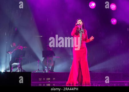 L'auteur-compositeur italien Elisa Toffoli, comme le sait Elisa Stage name lors de ses spectacles en direct à Arena di Verona pour sa nuit intime - deux nuits Banque D'Images