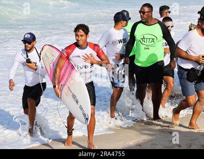 Saquarema, Rio de Janeiro, Brésil. 30th juin 2023. Samuel Pupo, du Brésil, après avoir remporté la chaleur 3 du cycle d'élimination lors du concours RIO Pro Surf IN VIVO à Saquarema, vendredi, 30 juin 2023. (Credit image: © Rafa Pontes/ZUMA Press Wire) USAGE ÉDITORIAL SEULEMENT! Non destiné À un usage commercial ! Banque D'Images