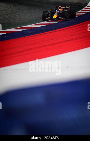 Le pilote néerlandais Max Verstappen de la course Oracle Red Bull court lors de la première session d'entraînement du Grand Prix autrichien de F1 au Red Bull Ring de Spielberg, en Autriche, sur 30 juin 2023. Banque D'Images