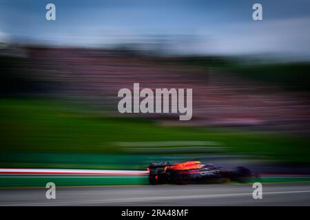 Le pilote néerlandais Max Verstappen de la course Oracle Red Bull court lors de la session de qualification du Grand Prix autrichien de F1 au Red Bull Ring de Spielberg, en Autriche, sur 30 juin 2023. Banque D'Images