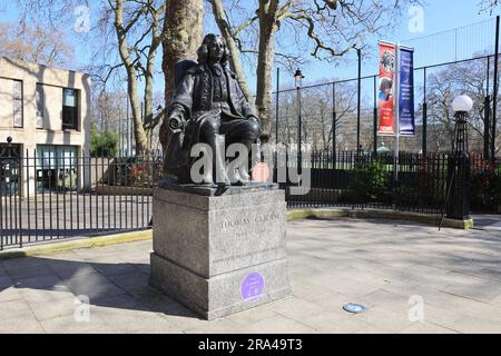 Thomas Coram, qui a fait fortune aux États-Unis par la construction navale, à son retour, il a fondé le Foundling Hospital for Orphans, toujours une association caritative pour enfants Banque D'Images