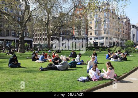 Hanover Square, une place prestigieuse de Mayfair, nommée en l'honneur de George Ier, dans le centre de Londres, au Royaume-Uni Banque D'Images