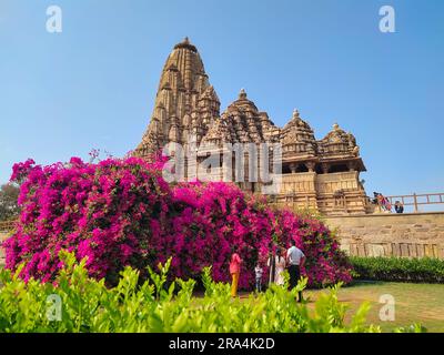 KHAJURAHO, MADHYA PRADESH, INDE - 31 MAI 2023 : Temple Kandariya Mahadeva, dédié à Shiva, Khajuraho, Madhya Pradesh, Inde. Banque D'Images