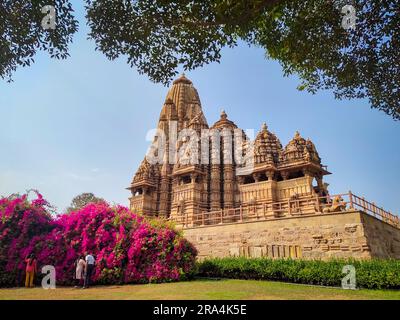 KHAJURAHO, MADHYA PRADESH, INDE - 31 MAI 2023 : Temple Kandariya Mahadeva, dédié à Shiva, Khajuraho, Madhya Pradesh, Inde. Banque D'Images