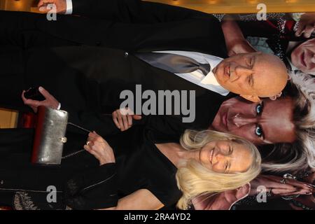 Hollywood, États-Unis d'Amérique. 12th mars 2013. HOLLYWOOD, CA - 11 MARS : Alan Arkin arrive au « The Incredible Burt Wonderstone » - première de Los Angeles au TCL Chinese Theatre on 11 mars 2013 à Hollywood, Californie. Personnes: Alan Arkin, Suzanne Newlander Arkin crédit: Storms Media Group/Alay Live News Banque D'Images