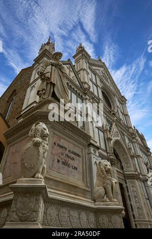 Vue sur la Basilique de Santa Croce par une journée ensoleillée, Florence, Italie Banque D'Images