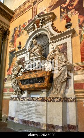 Tombe de Galileo di Vincenzo Bonaiuti de' Galilei dans la Basilique de Santa Croce, Florence, Italie Banque D'Images