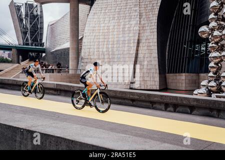 Bilbao, pays basque. 29th juin 2023. Photo de Zac Williams/SWpix.com- 29/06/2023 - Cyclisme - 2023 Tour de France - Grand départ: Présentation de l'équipe - Musée Guggenheim, Bilbao, pays Basque - Pello Bilbao, Bahreïn victorieux. Credit: SWpix / Alamy Live News Banque D'Images