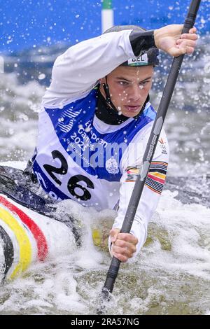 Cracovie, Pologne. 01st juillet 2023. Gabriel de Coster, athlète belge de slalom de canoë, photographié en action lors de la demi-finale de l'événement de slalom de kayak de canoë aux Jeux européens de Cracovie, Pologne, le samedi 01 juillet 2023. Les Jeux européens de 3rd, officieusement connus sous le nom de Cracovie-Malopolska 2023, sont des manifestations sportives internationales prévues du 21 juin au 02 juillet 2023 à Cracovie et à Malopolska, en Pologne. BELGA PHOTO LAURIE DIEFFEMBACQ crédit: Belga News Agency/Alay Live News Banque D'Images