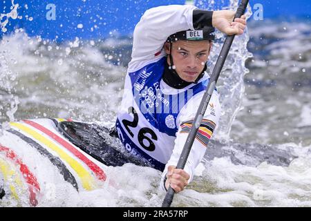 Cracovie, Pologne. 01st juillet 2023. Gabriel de Coster, athlète belge de slalom de canoë, photographié en action lors de la demi-finale de l'événement de slalom de kayak de canoë aux Jeux européens de Cracovie, Pologne, le samedi 01 juillet 2023. Les Jeux européens de 3rd, officieusement connus sous le nom de Cracovie-Malopolska 2023, sont des manifestations sportives internationales prévues du 21 juin au 02 juillet 2023 à Cracovie et à Malopolska, en Pologne. BELGA PHOTO LAURIE DIEFFEMBACQ crédit: Belga News Agency/Alay Live News Banque D'Images