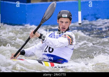 Cracovie, Pologne. 01st juillet 2023. Gabriel de Coster, athlète belge de slalom de canoë, photographié en action lors de la demi-finale de l'événement de slalom de kayak de canoë aux Jeux européens de Cracovie, Pologne, le samedi 01 juillet 2023. Les Jeux européens de 3rd, officieusement connus sous le nom de Cracovie-Malopolska 2023, sont des manifestations sportives internationales prévues du 21 juin au 02 juillet 2023 à Cracovie et à Malopolska, en Pologne. BELGA PHOTO LAURIE DIEFFEMBACQ crédit: Belga News Agency/Alay Live News Banque D'Images