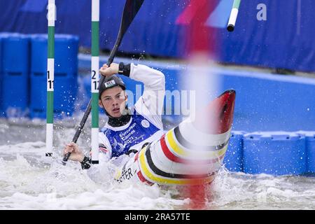 Cracovie, Pologne. 01st juillet 2023. Gabriel de Coster, athlète belge de slalom de canoë, photographié en action lors de la demi-finale de l'événement de slalom de kayak de canoë aux Jeux européens de Cracovie, Pologne, le samedi 01 juillet 2023. Les Jeux européens de 3rd, officieusement connus sous le nom de Cracovie-Malopolska 2023, sont des manifestations sportives internationales prévues du 21 juin au 02 juillet 2023 à Cracovie et à Malopolska, en Pologne. BELGA PHOTO LAURIE DIEFFEMBACQ crédit: Belga News Agency/Alay Live News Banque D'Images