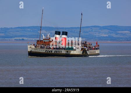 PS Waverley approchant de Clevedon Pier par une journée ensoleillée Banque D'Images