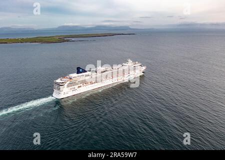 KILLYBEGS, IRLANDE - 16 2023 MAI : départ de l'étoile norvégienne après une visite à Killybegs. Banque D'Images