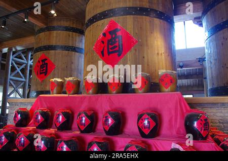 Bocaux à vin chinois traditionnel, culture du vin chinois.Définitions de 酒:vin chinois Banque D'Images