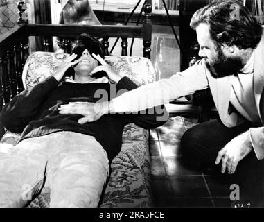 PETER FONDA et BRUCE DERN dans 'le tout premier ''psychédélique'' film d'Hollywood' THE TRIP 1967 réalisateur ROGER CORMAN deuxième directeur d'unité Dennis Hopper écrivain Jack Nicholson design de production Michel Levesque direction de l'art Leon Ericksen musique d'Electric Flag (AS the American Music Band) Présentateurs Samuel Z. Arkoff et James H. Nicholson American International Pictures (AIP) Banque D'Images