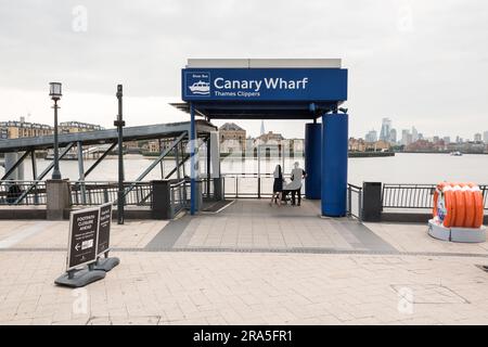 Thames Clippers Canary Wharf Pier, Westferry Circus, Canary Wharf, Londres, Angleterre, ROYAUME-UNI Banque D'Images