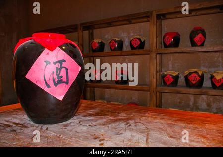 Bocaux à vin chinois traditionnel, culture du vin chinois.Définitions de 酒:vin chinois Banque D'Images