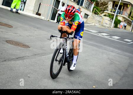 Chianciano terme, Italie. 30th juin 2023. LONGO BORGHINI Elisa (ITA. - Randonnée en équipe. Giro d'Italia Women - première étape d'essai - Chianciano terme. Réchauffez-vous. Au cours de l'étape 1 - Giro d'Italia, Giro d'Italia in Chianciano terme, Italie, 30 juin 2023 crédit: Agence de photo indépendante/Alamy Live News Banque D'Images