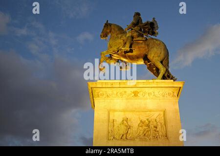 Statue équestre de Felipe IV, Palais de la ville, Plaza de Oriente, au Palacio Real, Palais Royal, Madrid, Espagne Banque D'Images