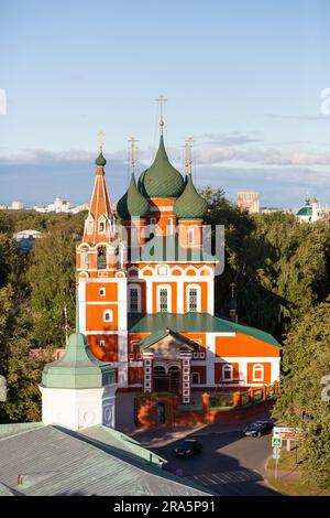 Yaroslavl, l'église de l'Archange Michael en été Banque D'Images