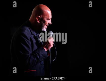 Mike Gunn, comédien de stand-Up au club de comédie de Joker, Southend-on-Sea, Essex © Clarissa Debenham (Photographie sans film) / Alamy Banque D'Images